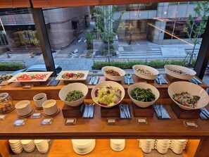 Buffet breakfast on weekdays (KRW 29000 per person) - Hotel Uri& (Seoul)