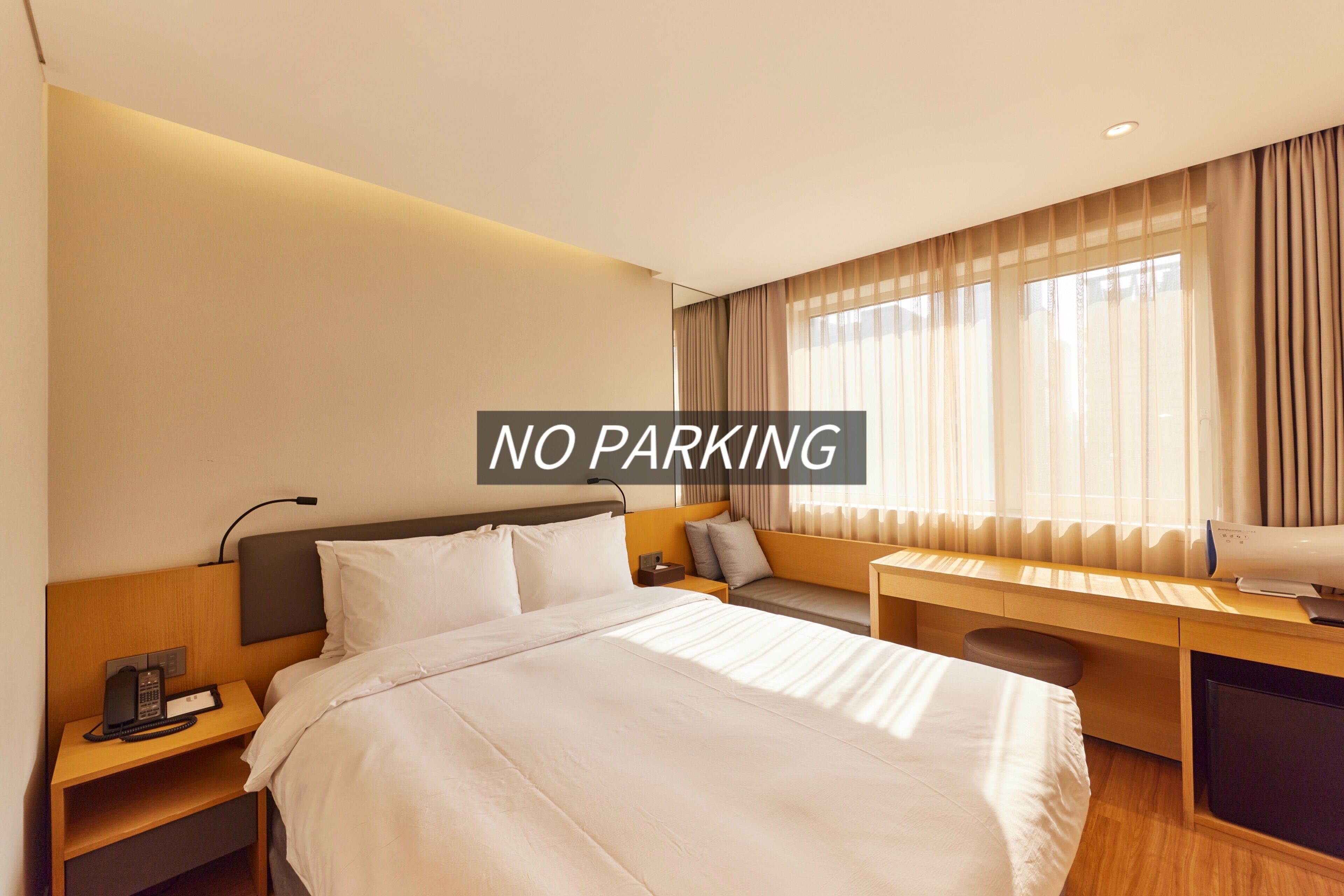 [NO PARKING] Superior Double Room | Premium bedding, in-room safe, desk, blackout drapes
