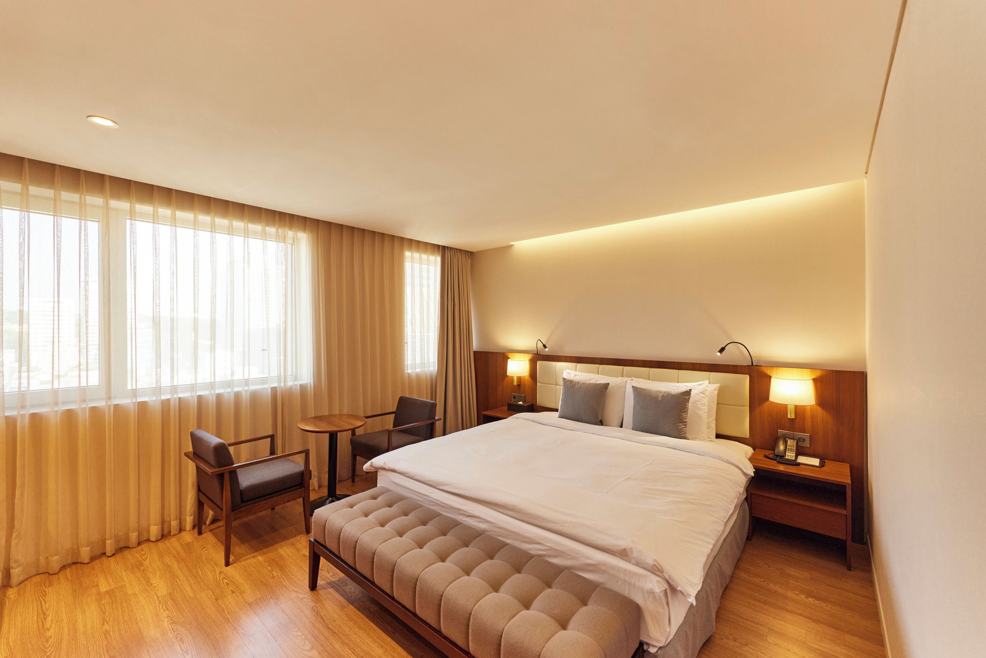 高級寢具、客房內保險箱、書桌、遮光布/窗簾