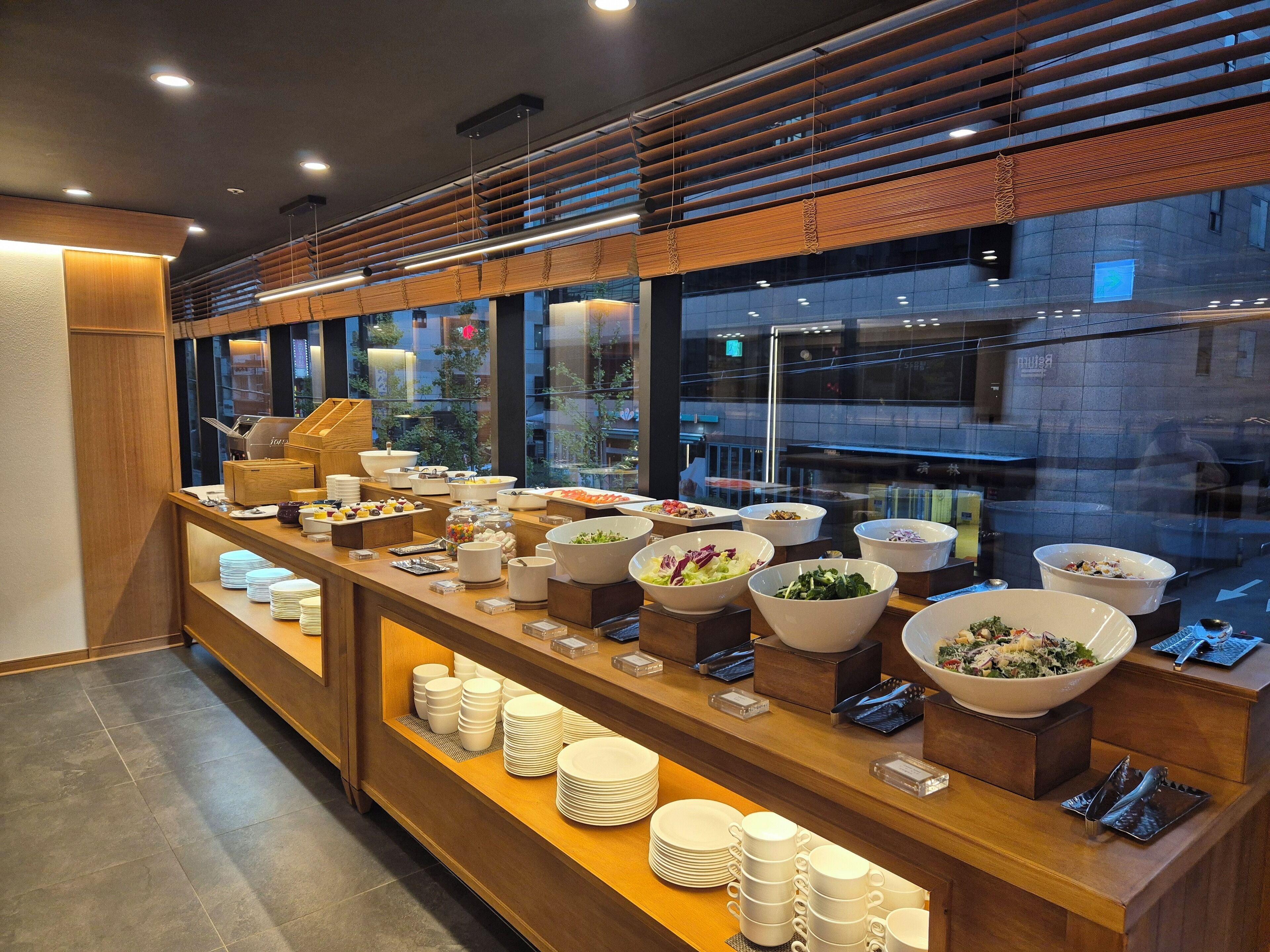 Buffet breakfast for a fee on weekdays