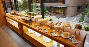 Buffet breakfast on weekdays (KRW 29000 per person) - Hotel Uri& (Seoul)