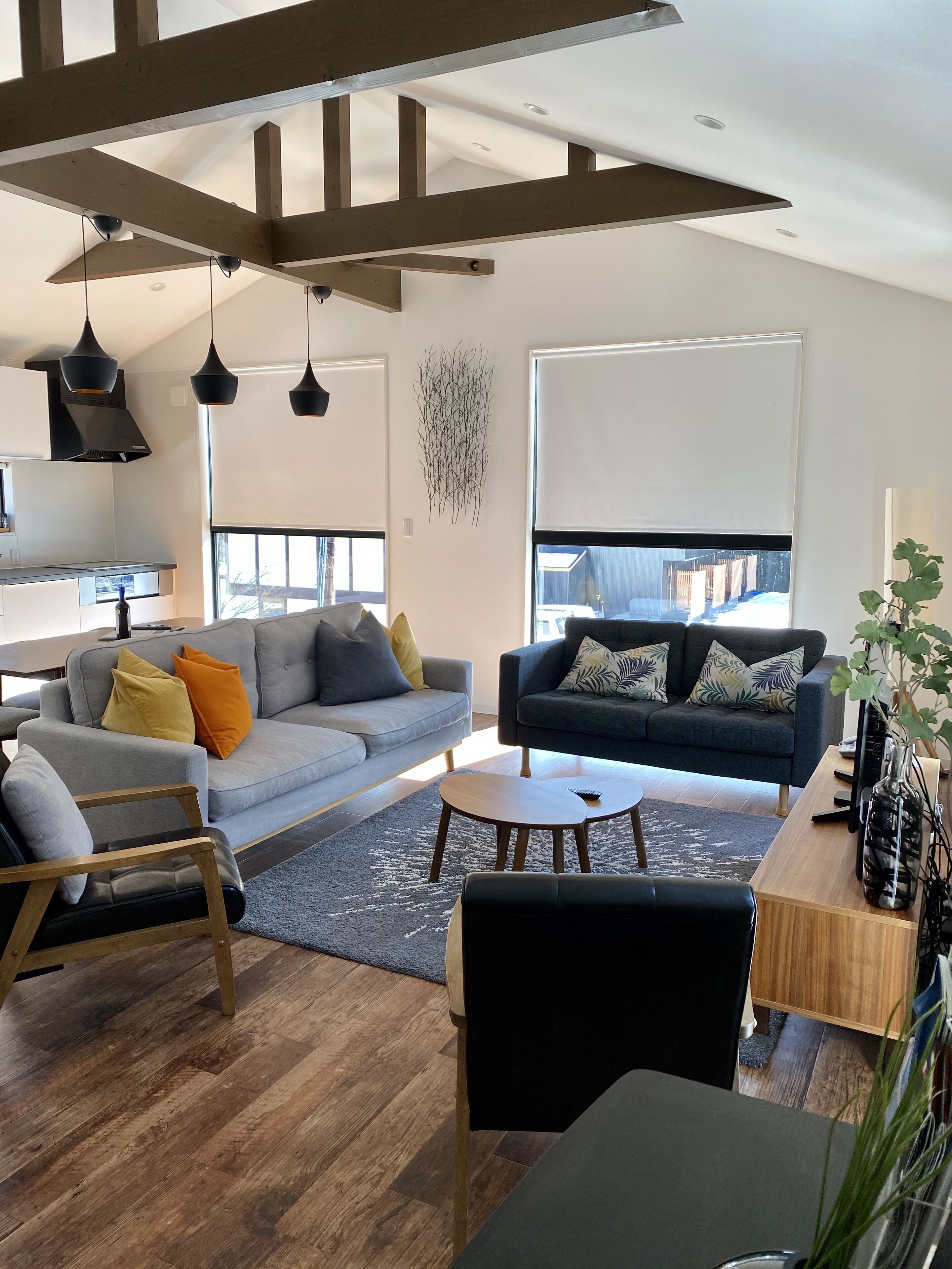 Chalet, 3 slaapkamers (Mitsu) | Woonruimte | Een 70-inch flatscreentelevisie met digitale zenders en televisie