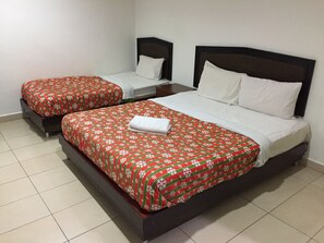 家庭三人房 | 書桌、隔音、熨斗/熨衣板、免費無線上網