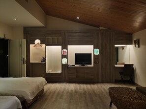 Escritorio, cortinas blackout, wifi gratis y ropa de cama 