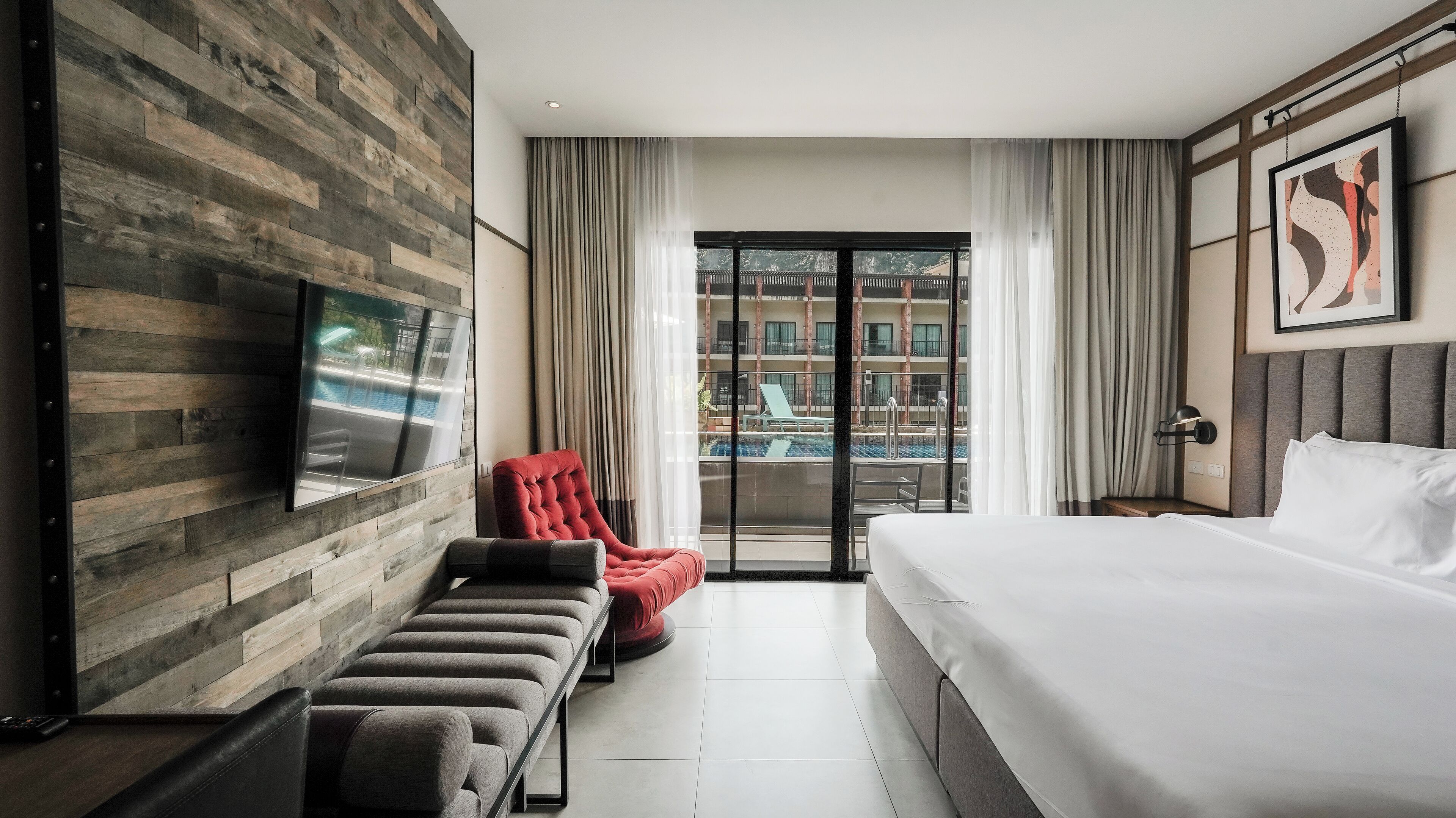 Deluxe Pool Access | Tallelokero huoneessa, työpöytä, silitysrauta/-lauta, ilmainen Wi-Fi