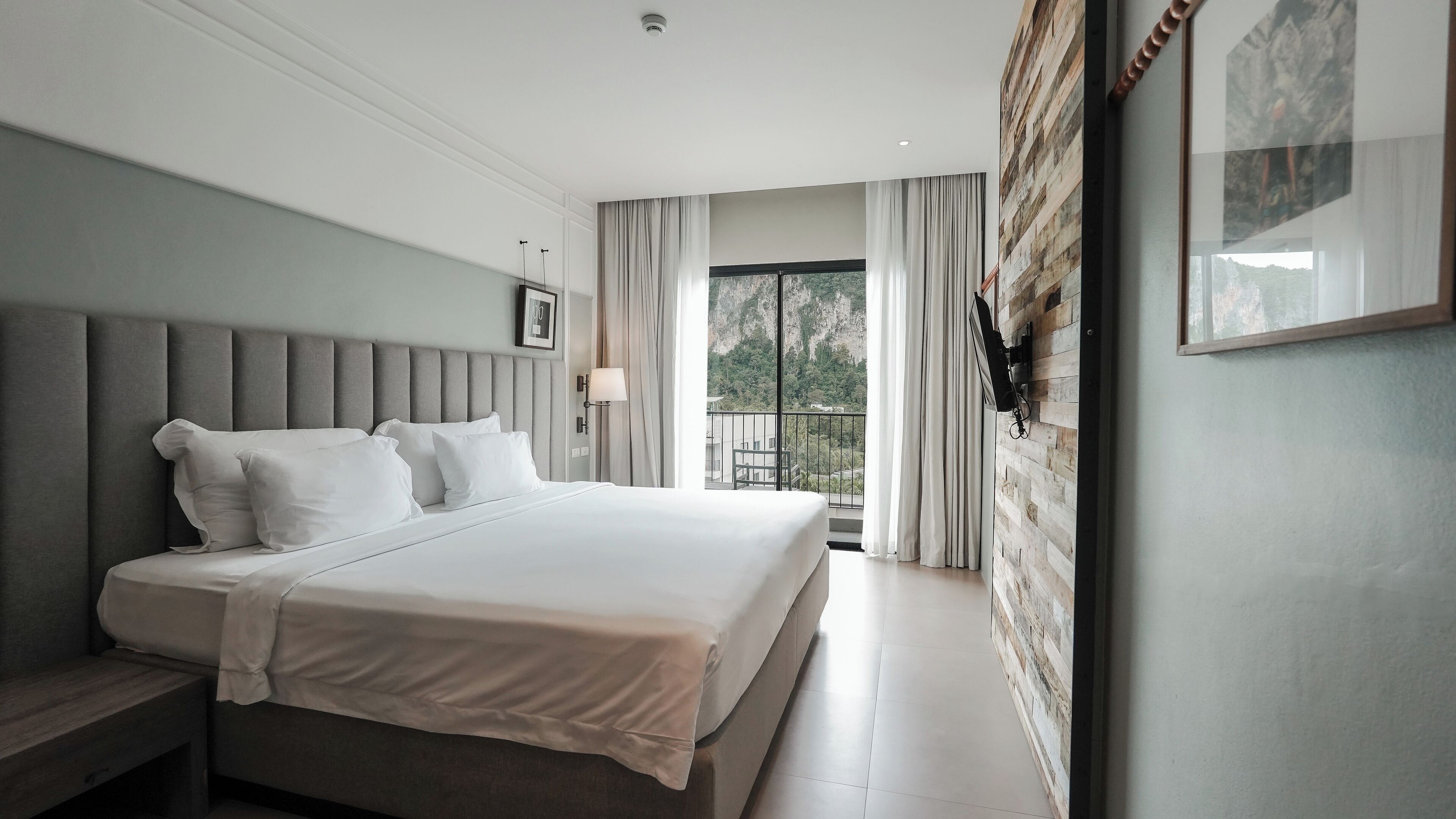 Tallelokero huoneessa, työpöytä, silitysrauta/-lauta, ilmainen Wi-Fi