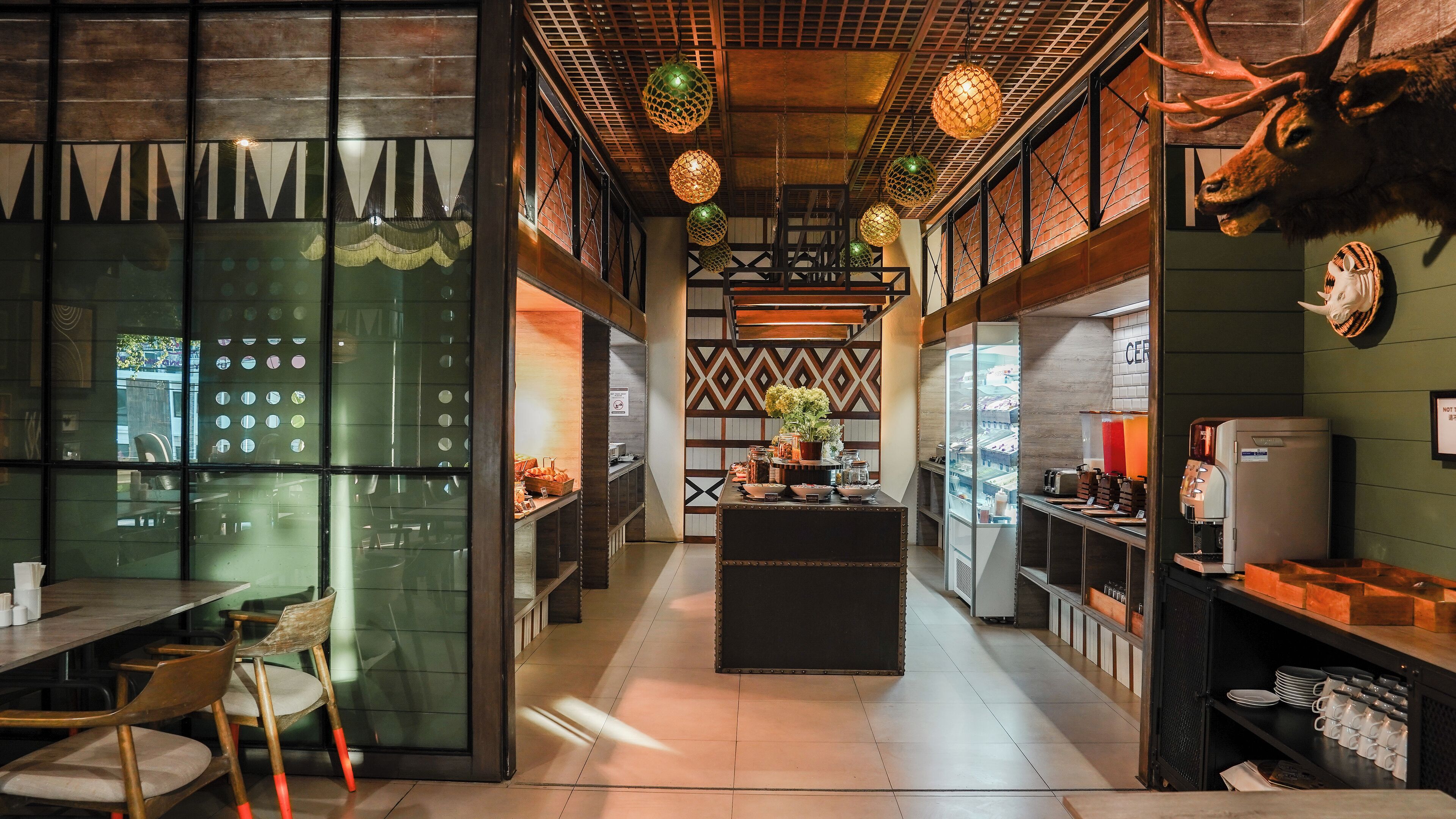 每日供應現點現煮早餐 (每人 THB350)