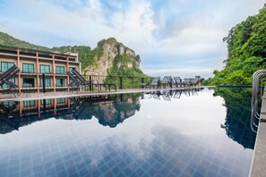 Deluxe Pool Access | วิวจากห้องพัก