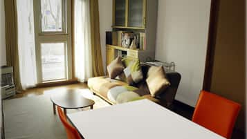 Apartment | Rollaway beds, free WiFi, bed sheets