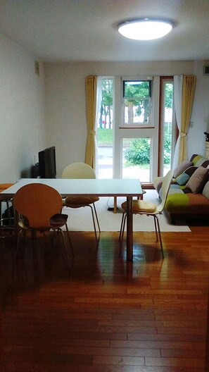 Departamento | Área de sala de estar | Televisión de pantalla plana 