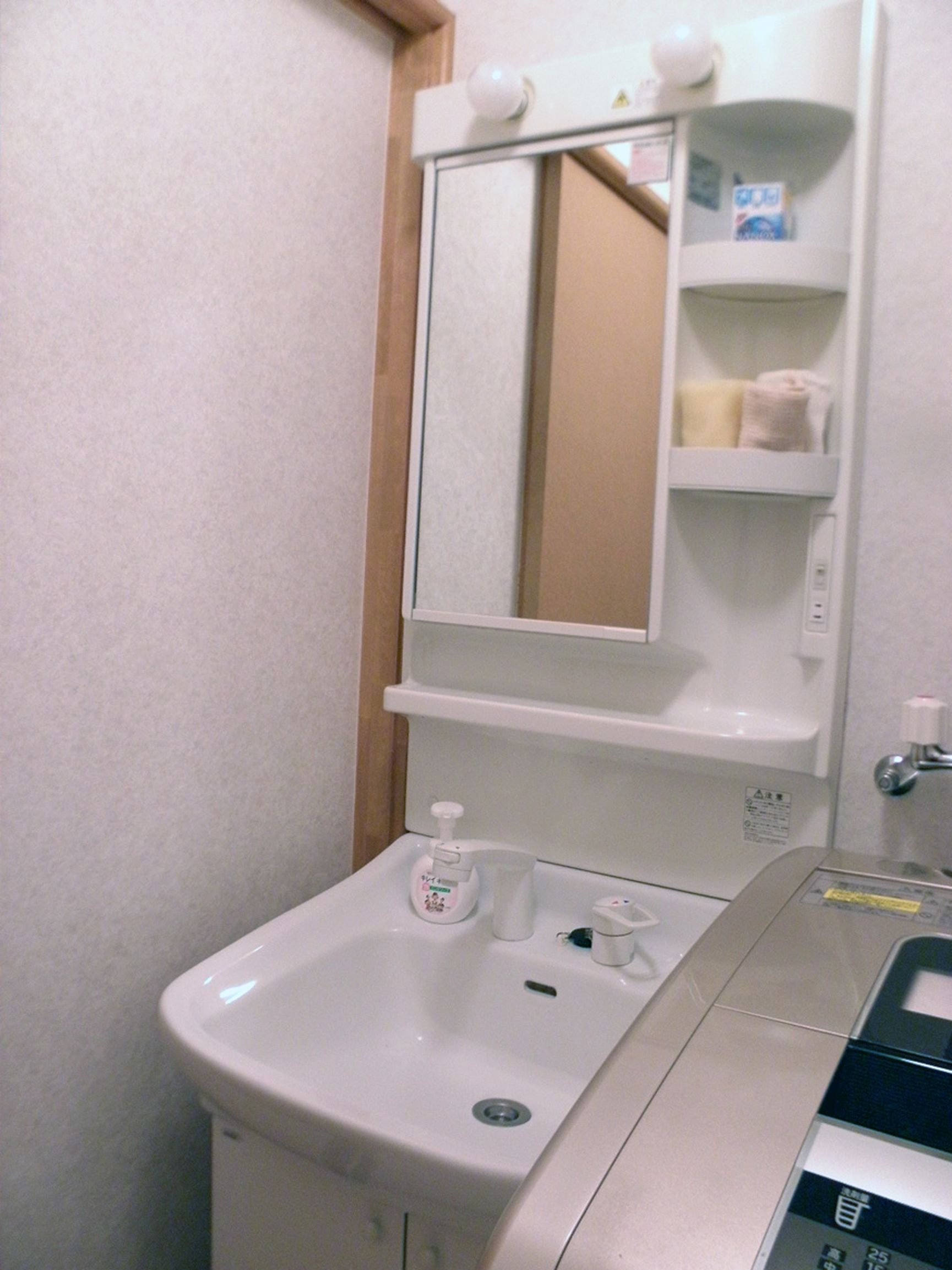 Apartment | Bathroom | Combined shower/tub, free toiletries, hair dryer, slippers
