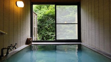 深めの浴槽