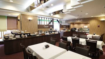 Daily buffet breakfast (JPY 1540 per person)