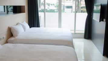 Design Quadruple Room | Desk, blackout drapes, soundproofing, rollaway beds