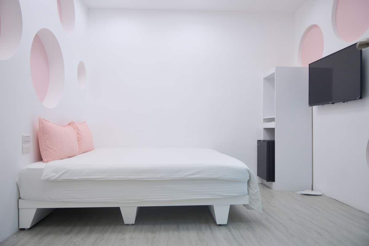 Business Single Room | Desk, blackout drapes, soundproofing, rollaway beds