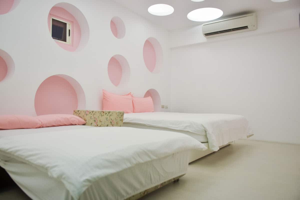 Comfort Triple Room | Desk, blackout drapes, soundproofing, rollaway beds