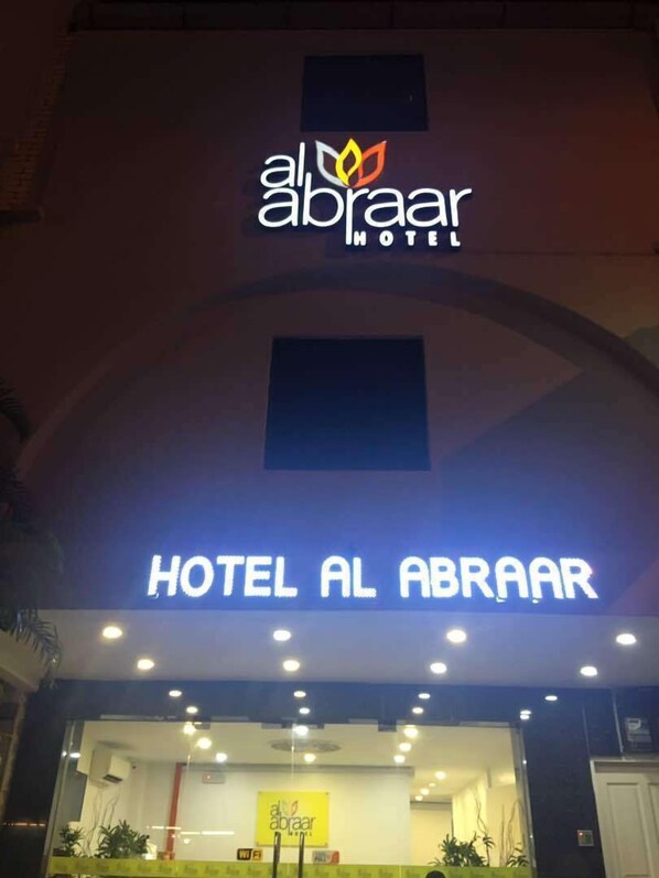 Pintu masuk properti