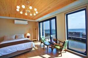 Room (Munseom) | Premium bedding, laptop workspace, soundproofing, free WiFi - Jeju Amoje (Seogwipo)