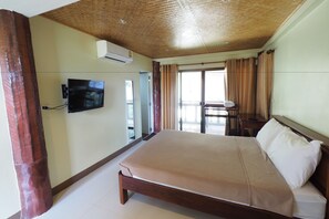 Deluxe Queen Room | Bureau, Wi-Fi gratuit