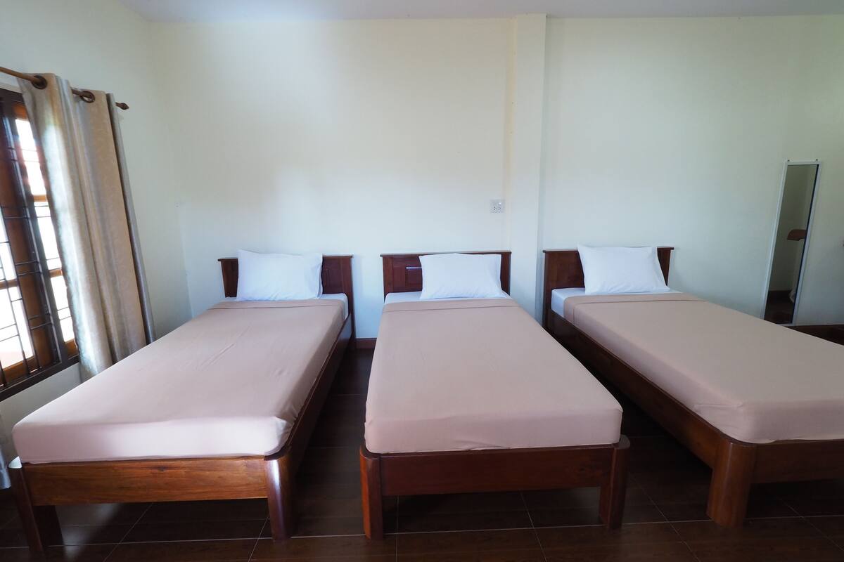 Deluxe Triple Room | Desk, WiFi (free)