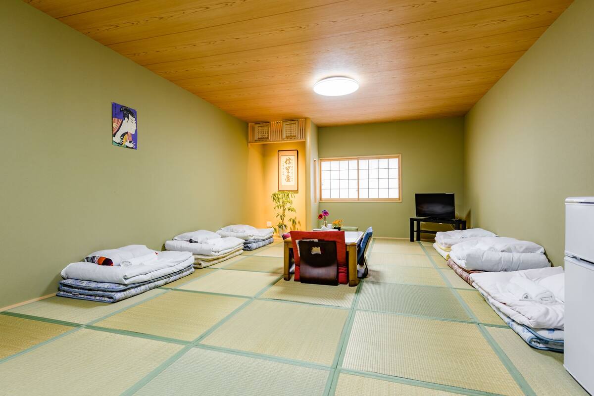 Japanese Style Room For 6 Persons | Desk, free WiFi