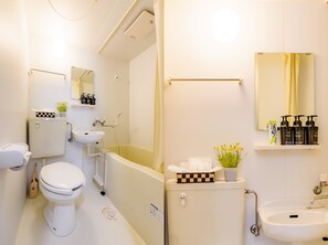 Japanese Style Room For 4 Persons | Bathroom | Combined shower/bathtub, deep-soaking bathtub, free toiletries