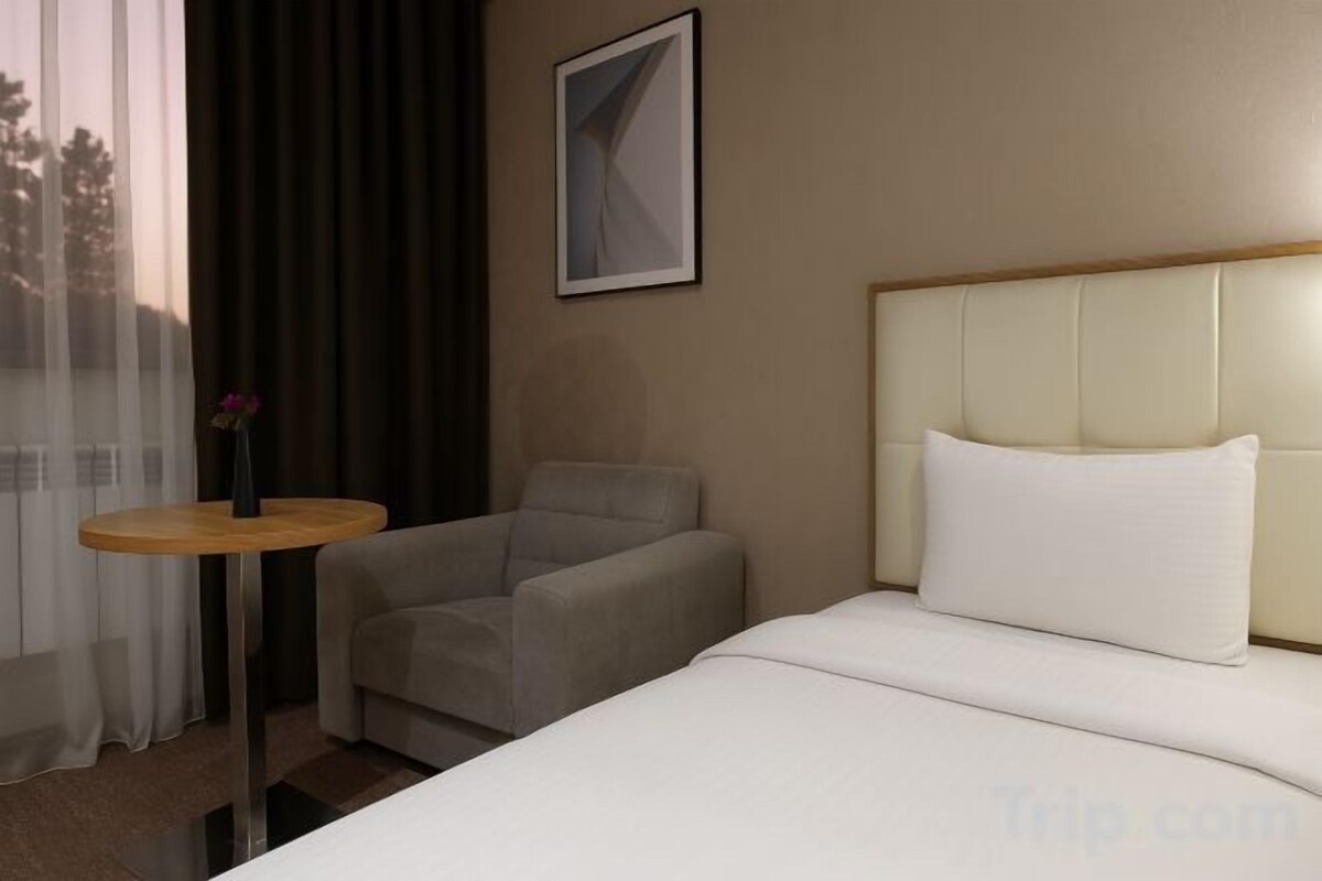 In-room safe, desk, soundproofing, iron/ironing board (on request)