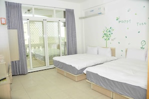 基础四人房 | 遮光窗帘、免费 WiFi