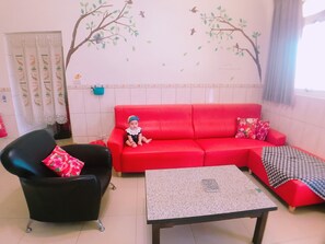 Basic Quadruple Room | Living area | 32-inch flat-screen TV with cable channels, TV - tai-chia Bed and Breakfast (Jincheng)