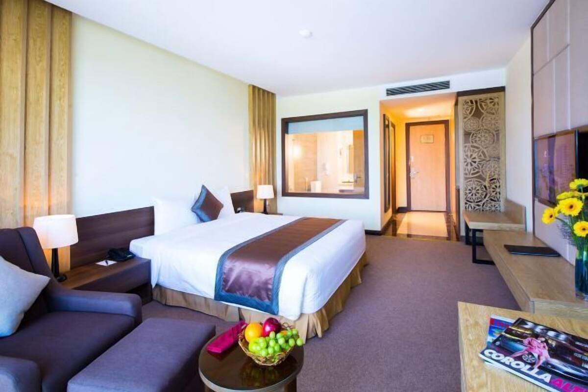 Minibar, in-room safe, desk, blackout curtains