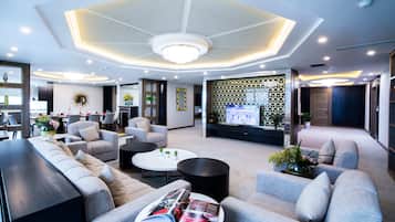 Presidential Suite | Living area | 32-inch LCD TV with cable channels, TV