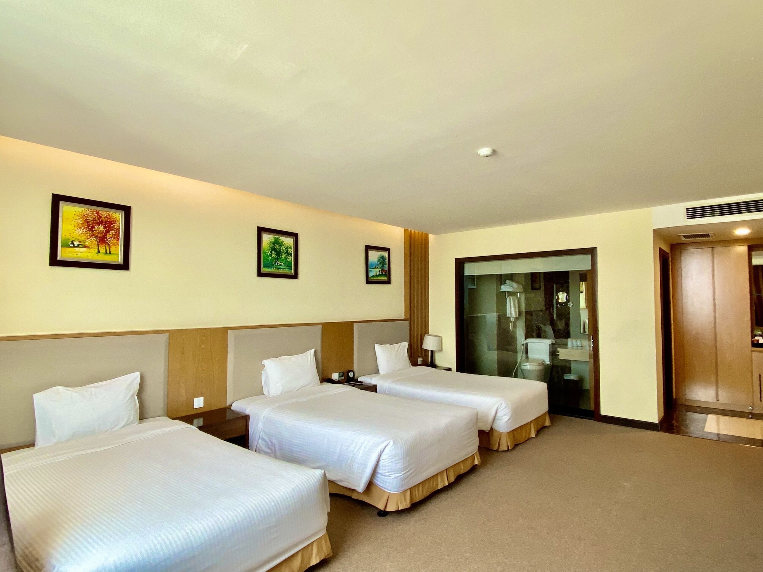 deluxe triple room | 1 bedroom, minibar, in-room safe, desk