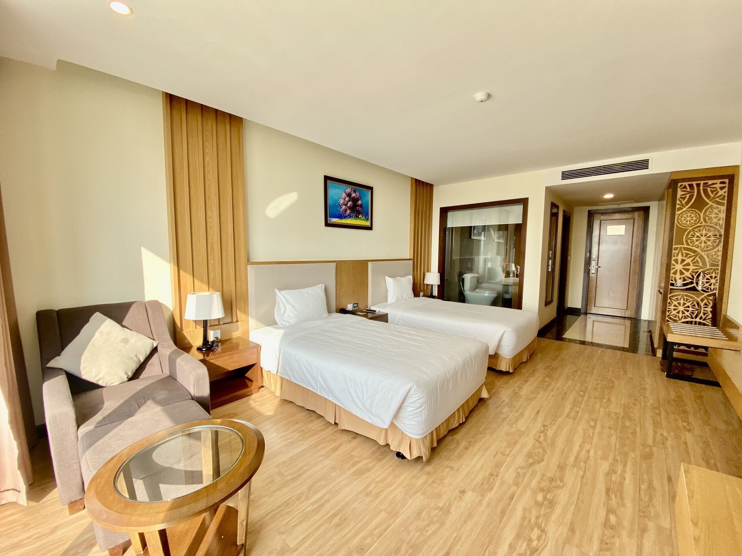 deluxe twin room | 1 bedroom, minibar, in-room safe, desk