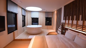 Grand Suite | Premium bedding, minibar, desk, WiFi (free) - Illroy Resort (Busan)