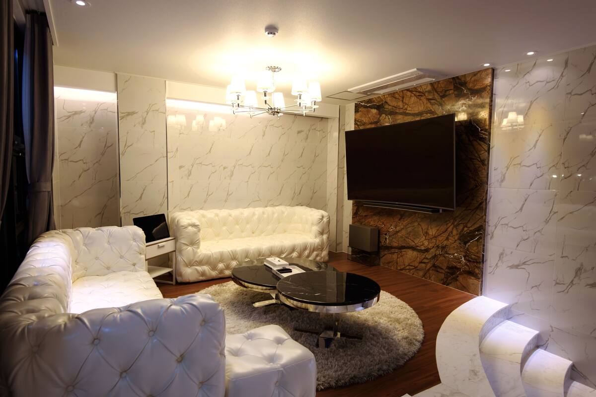 Phòng Suite Presidential | Bộ đồ giường cao cấp, minibar, bàn 