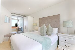 Luxury Villa, Partial Ocean View | 7 bedrooms, in-room safe, iron/ironing board, free WiFi - Saints Villa (Cape Town)