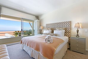 Luxury-Villa, eingeschränkter Meerblick | 7 Schlafzimmer, Zimmersafe, Bügeleisen/Bügelbrett, kostenloses WLAN