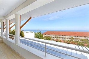 Vila superluxo, vista parcial para o oceano | Vista do quarto