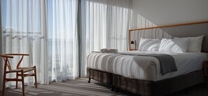 Minibar, in-room safe, desk, soundproofing - Rosevears Hotel (Rosevears)