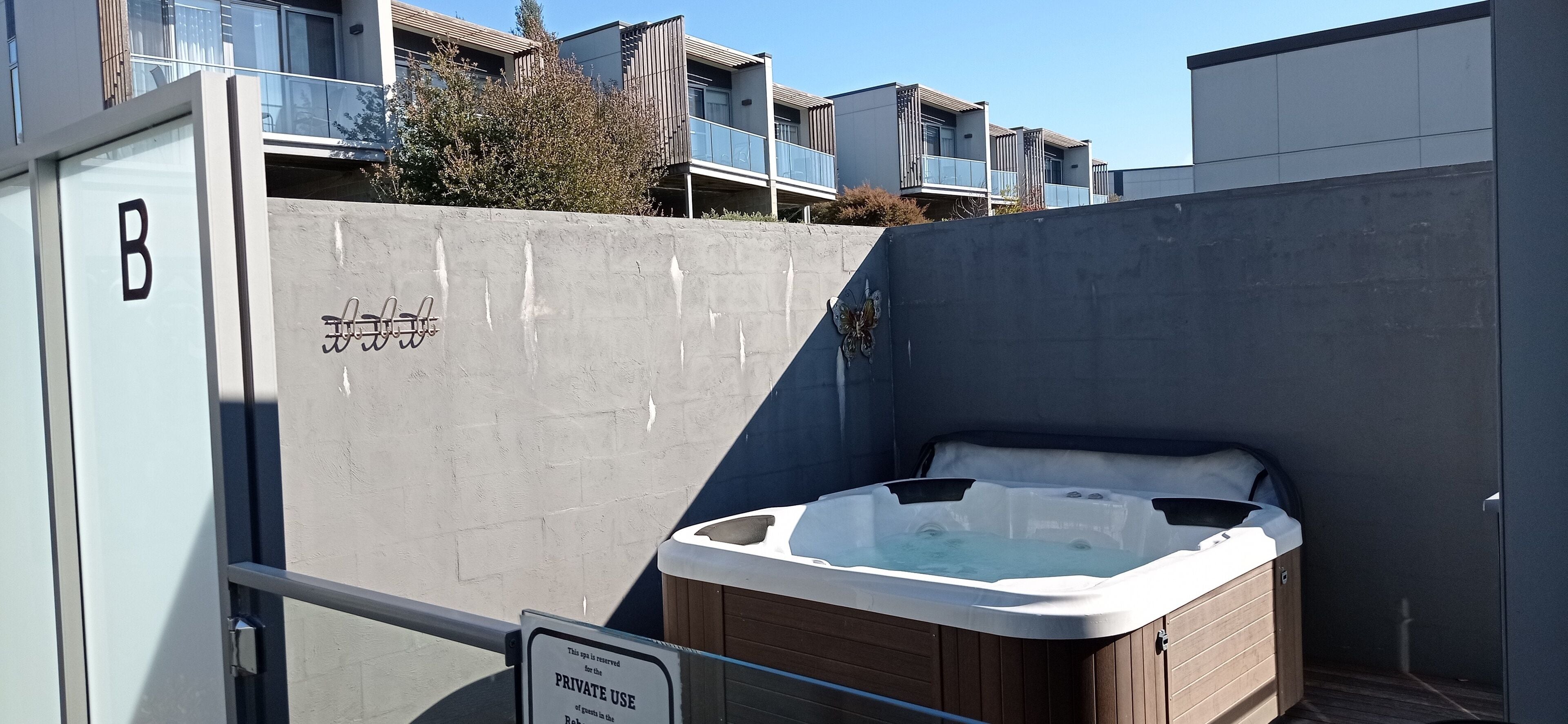 Deluxe Suite, 2 Bedrooms, Hot Tub, River View | Indoor spa tub