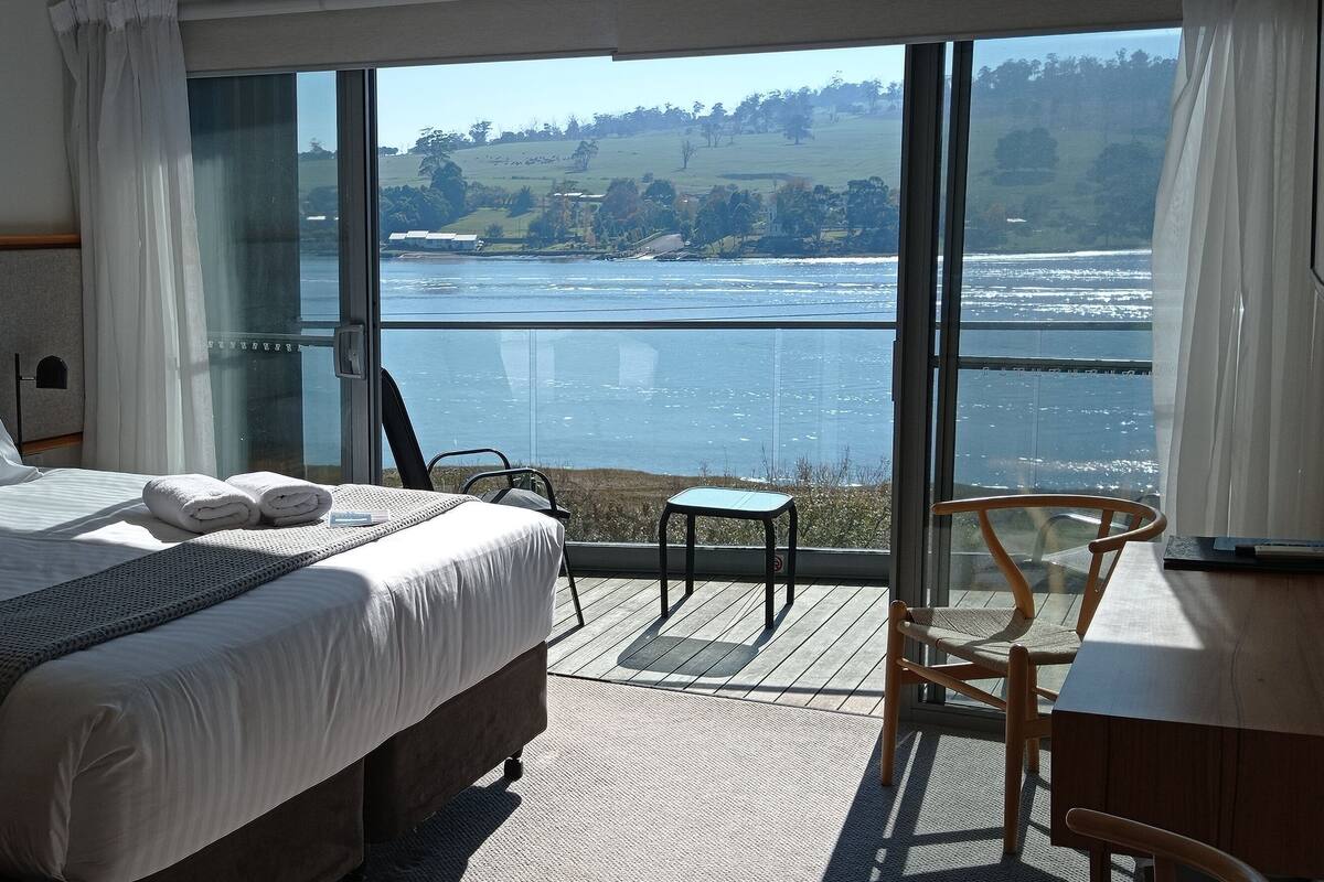 minibar, in-room safe, desk, soundproofing