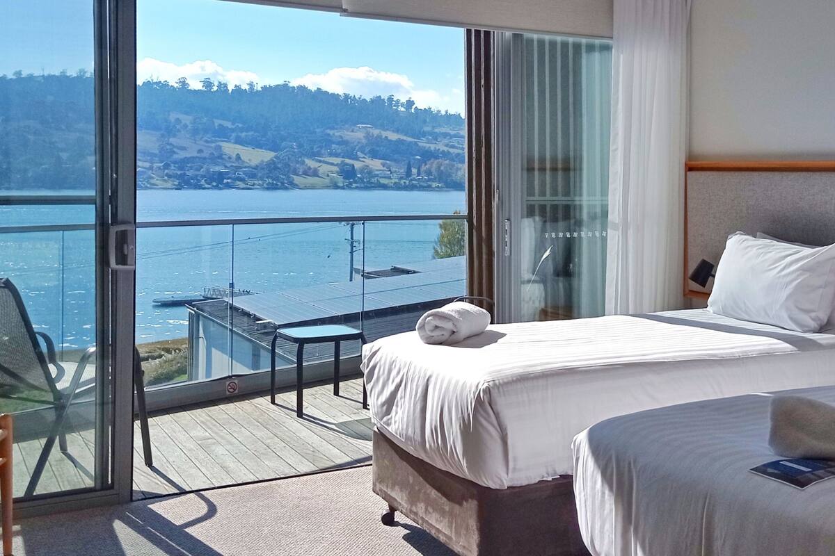 premium room with outdoor spa | minibar, in-room safe, desk, soundproofing