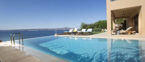 Vila superluxo, 3 quartos, piscina particular (Anemos) | Terraço/pátio