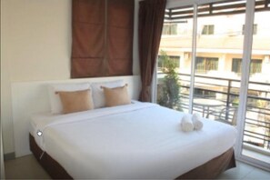 Standard Double Room | In-room safe, desk, rollaway beds, free WiFi - Clean Guesthouse (Pattaya)