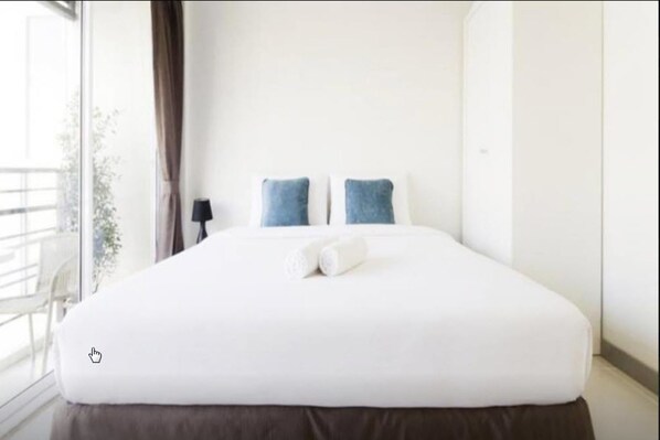 Standard Double Room | In-room safe, desk, rollaway beds, free WiFi - Clean Guesthouse (Pattaya)