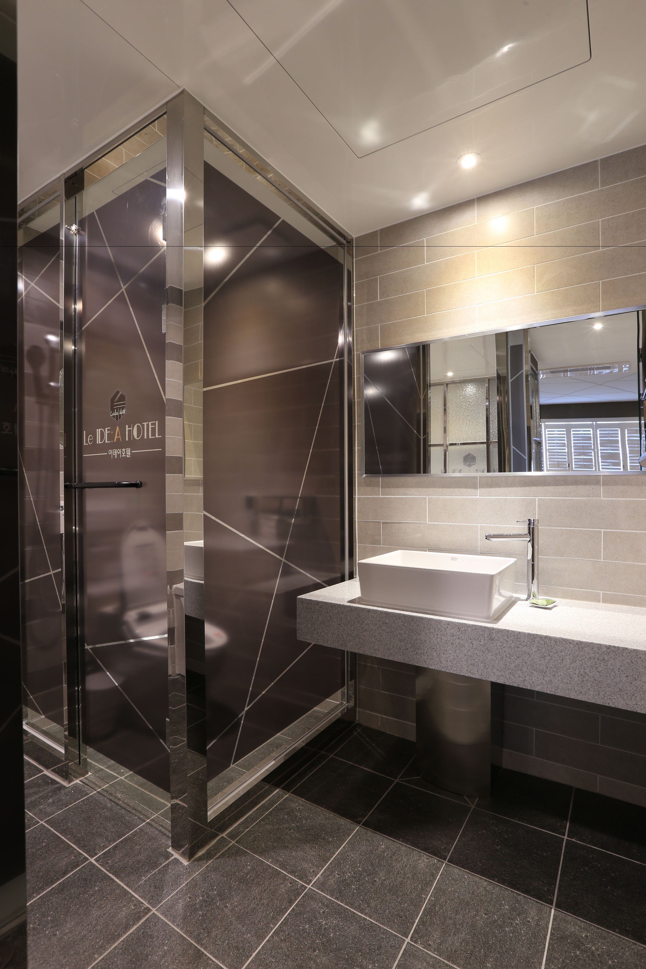 separate bathtub and shower, hair dryer, bathrobes, slippers