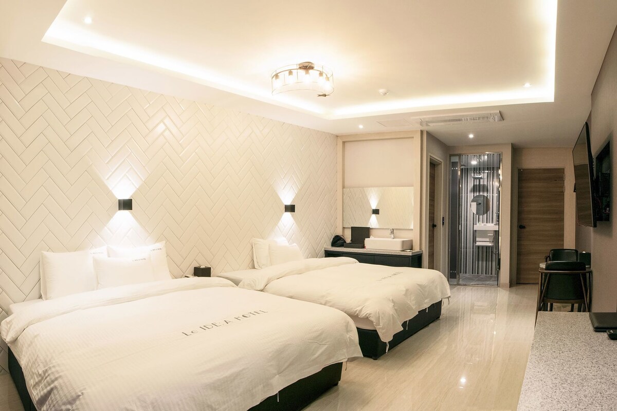 Premium bedding, soundproofing, free WiFi, bed sheets