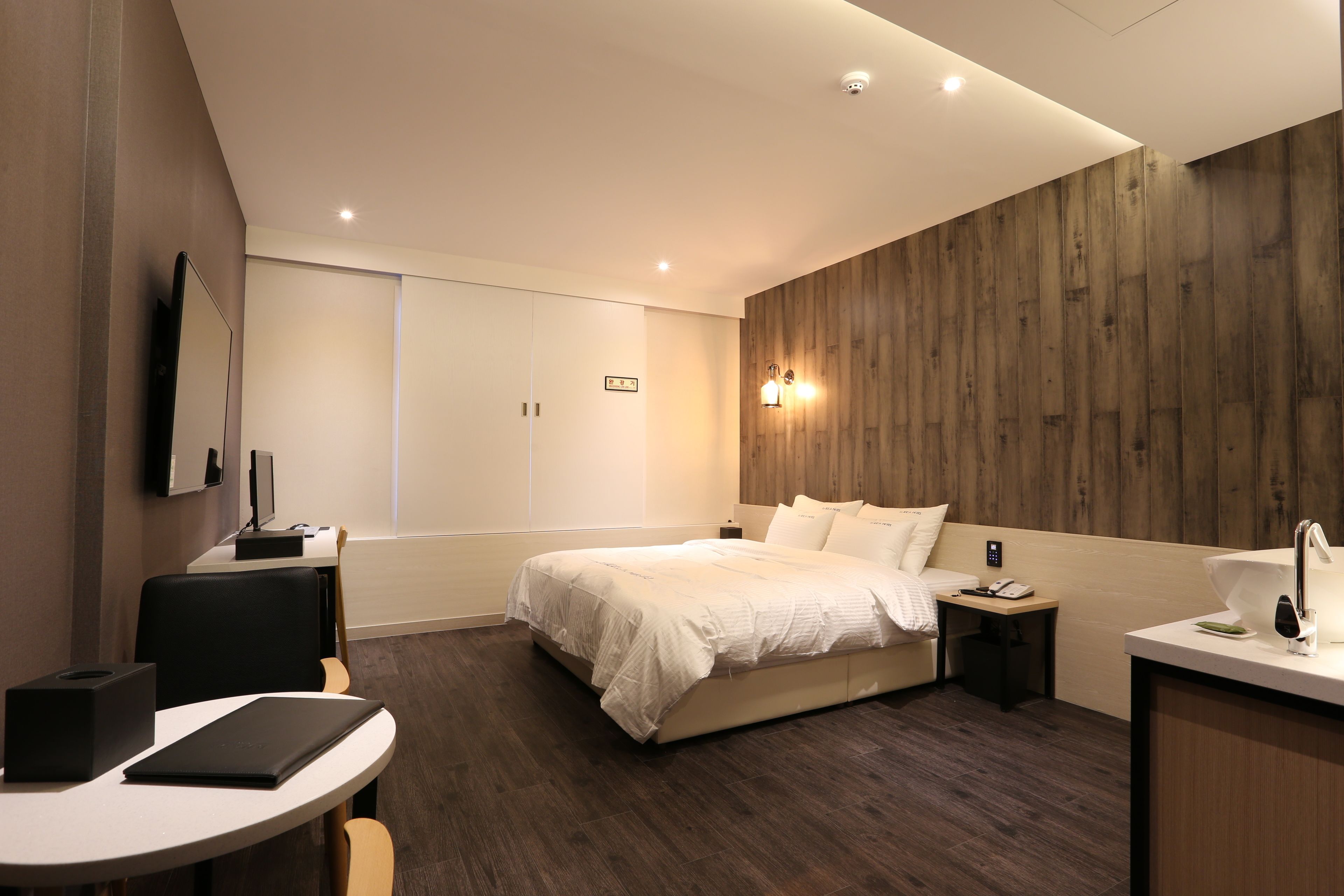 Bộ đồ giường cao cấp, phòng cách âm 