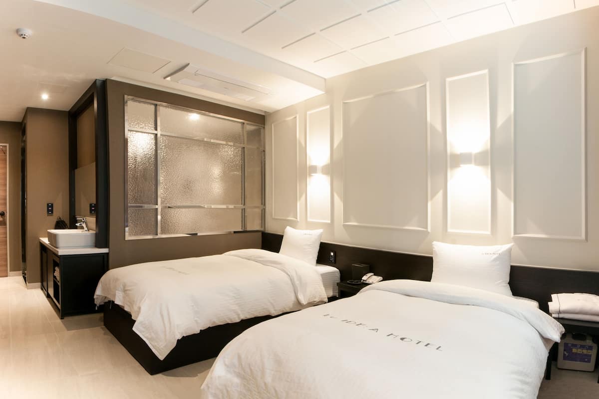 Premium bedding, soundproofing, free WiFi, bed sheets