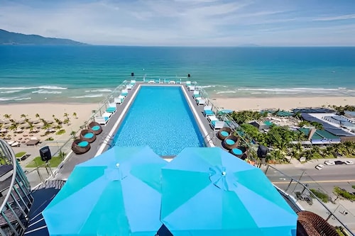 Yarra Ocean Suites Danang